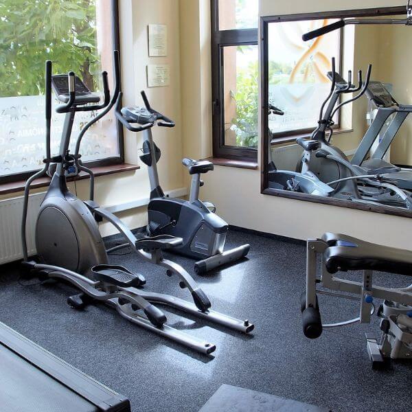 Tough epoxy flooring for gyms and fitness spaces from Epoxy Flooring Guys Perth, built to resist impact and stay easy to clean.